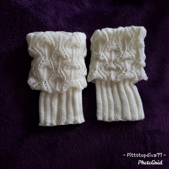 🎉 3/$15 Ivory Crocheted Boot Cuffs - Picture 1 of 3